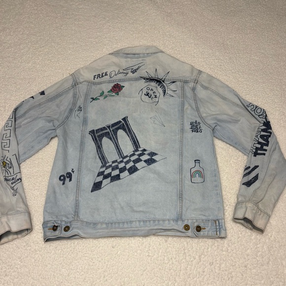 Brooklyn Cloth Women Light Wash Denim Graffiti Art Jean Jacket - Picture 7 of 10